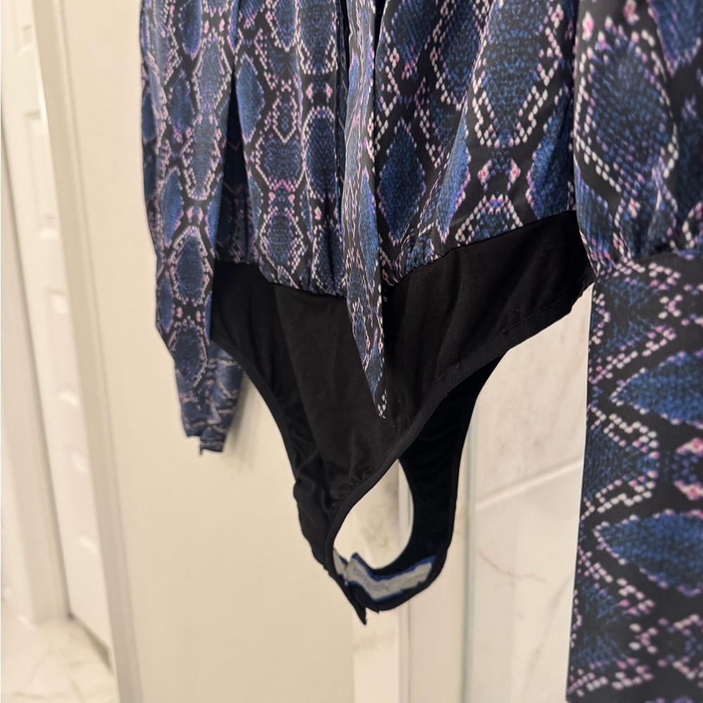Guess by Marciano women silk bodysuit (Python print) size M